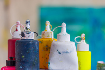 Farbflaschen, Künstler