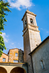 Fototapeta na wymiar Dans le village de San Quirico en Toscane