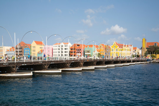 Queen-Emma-Bridge - Willemstad - Curacao