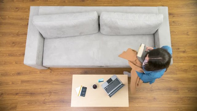 00:02 | 00:17
1&times;

The freelancer woman work with a laptop on the sofa. Time lapse