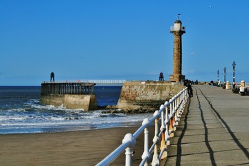whitby lighthouse