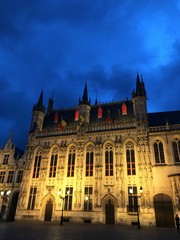 Naklejka premium Rathaus und Kirche