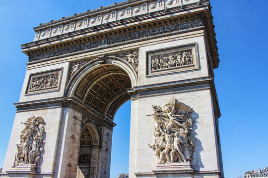 View on Triumphal arch, front view, blue sky, paris city, france