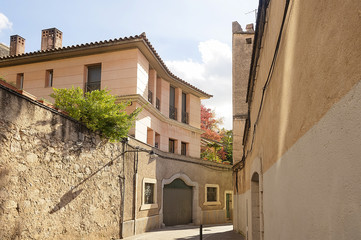 Fototapeta na wymiar Narrow street in old town of Girona