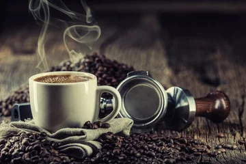 Keuken spatwand met foto Coffee. Cup of black coffe with coffee beans tamper and portafilter. © weyo