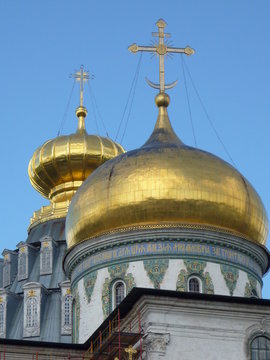  Golden domes