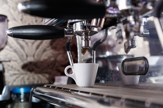 Coffee machine in a cafe pours fresh espresso