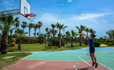 Баскетбольная площадка © shubinan