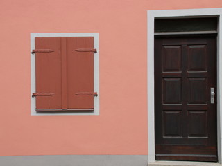 Türe und Fenster