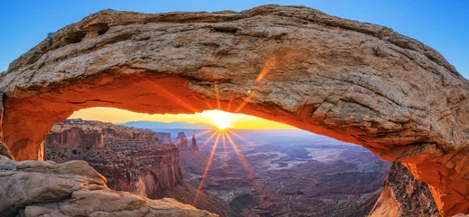 Crédence de cuisine en verre imprimé Cappuccino Lever du soleil à Mesa Arch dans le parc national de Canyonlands
