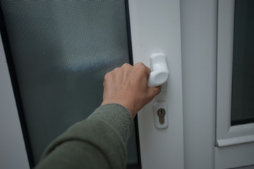 Naklejka premium woman hand open door