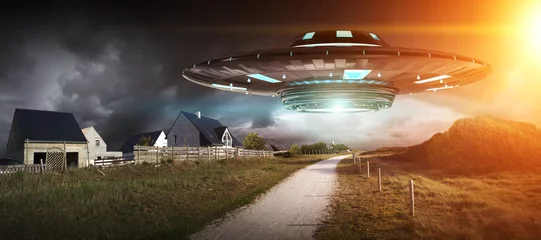 Fotobehang UFO-invasie op planeet aarde landschap 3D-rendering © sdecoret