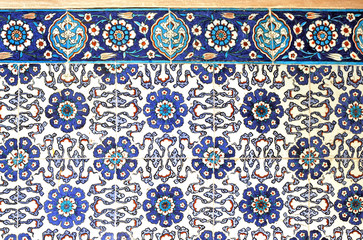 Composition de carreaux à motifs ottomans antiques.