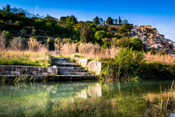 Les thermes Bagno Vignoni de San Quirico d'Orcia en Toscane