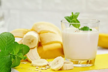 Cercles muraux Milk-shake Banana milk shake with oat
