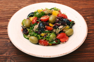 Tuna salad with cherry tomatoes, beans and olives