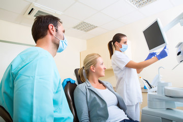 Obraz premium Adult woman getting her checkup at the Dentist