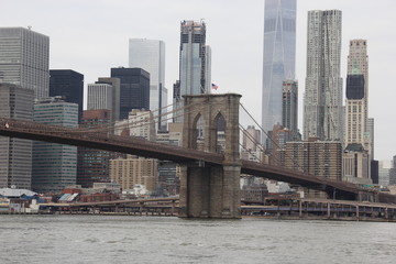 Fototapeta na wymiar Brooklyn Bridge with the New York skyline in the background