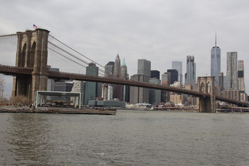 Fototapeta premium Brooklyn Bridge from below