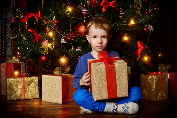 Fototapeta na wymiar little boy on Christmas