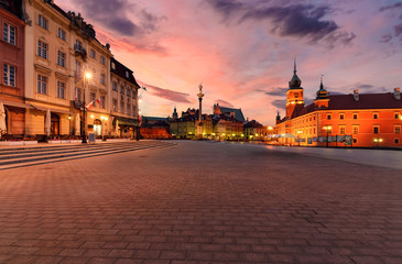 Fototapeta na wymiar Royal castle and old town square at sunrise in Poland