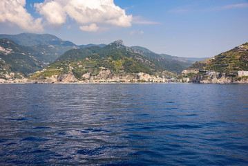 Fototapeta na wymiar View of Amalfi coast with Maiori town