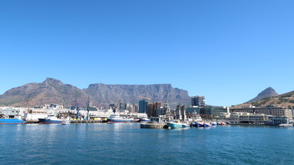 Fototapeta na wymiar Table Mountain and Victoria and Alfred (V & A) Waterfront in Cape Town, South Africa