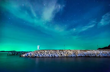 Papier Peint photo Lavable Jetée Beautiful calmness starry night sky with cloudy and colorful light at seashore pier
