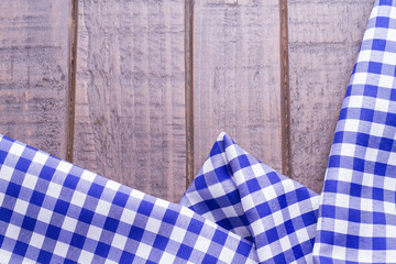 Obraz premium Red and blue table cloth on wooden background