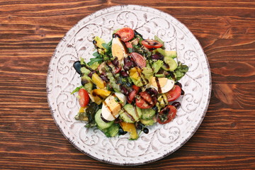 Salad with tuna, egg, tomato and beans