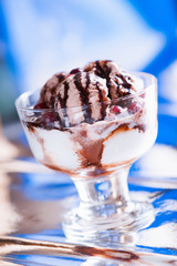 Ice cream sundae 