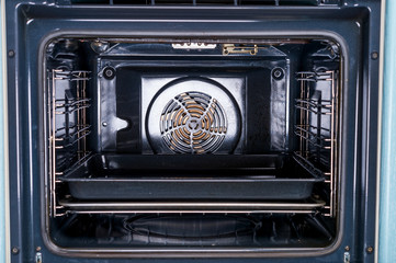 Oven for cooking