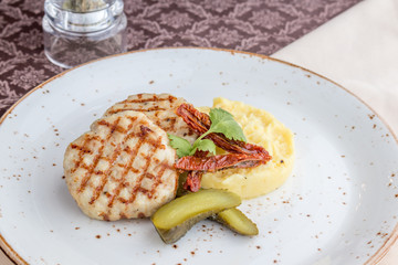 Chicken cutlets with mashed potatoes