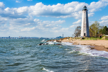 New England Lighthouse in Lighthouse Point Park in New Haven Connecticut - obrazy, fototapety, plakaty