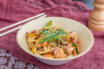 Udon noodles with chicken