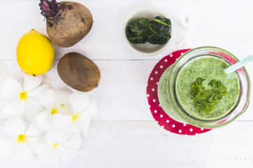 Healthy green smoothie with spinach,kiwi and lemon.