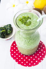Healthy green smoothie with spinach,kiwi and lemon.