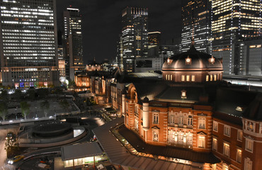 Fototapeta na wymiar 日本の都市景観・夜景「東京駅とビル群」（tokyo station）