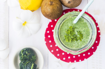Healthy green smoothie with spinach,kiwi and lemon.