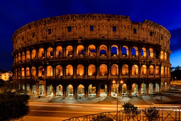 Fototapeten The colosseum at nigh in Rome, Italy © John