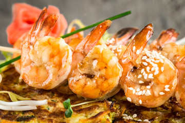 Shrimp skewers on vegetable omelette