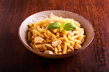 Pasta fusilli with chicken breast bites