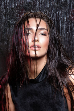 Beauty woman with wet hair and natural makeup