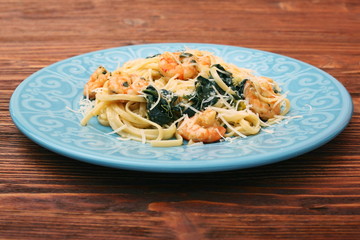 pasta with shrimps, spinach and parmesan