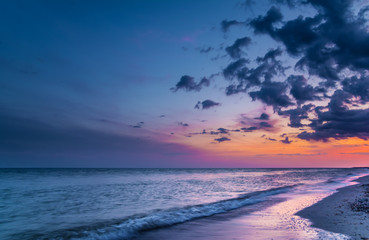 Fototapeta premium Beautiful sunset on sea beach