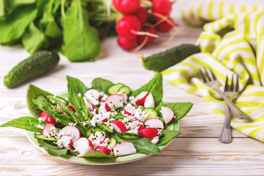 Salad with sorrel, cucumber, radish, spinach, sesame and cheese