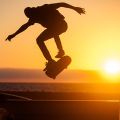 Skateboard Sport im Sonnenuntergang