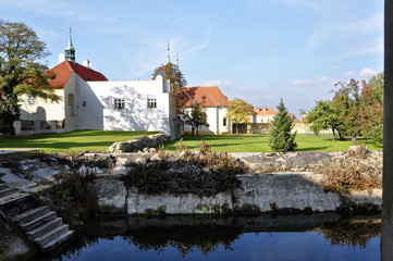 Fototapeta premium A small pond in the lawn of a building