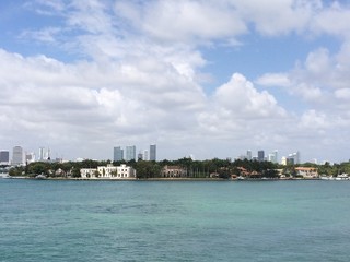 Obraz premium Skyline of Miami with blue sky
