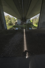 Autobahnbrücke von unten, Isar, A99, Dehnungsfuge